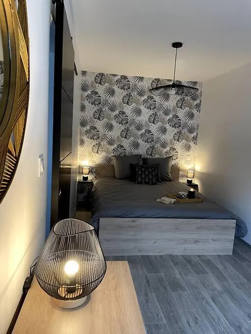 מולאן Bel Appartement Sur Cour Plein Centre Ville Et Parking דירה