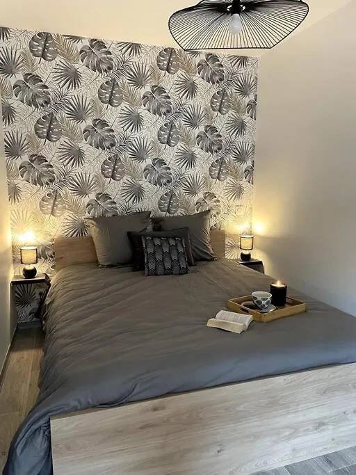 מולאן Bel Appartement Sur Cour Plein Centre Ville Et Parking דירה