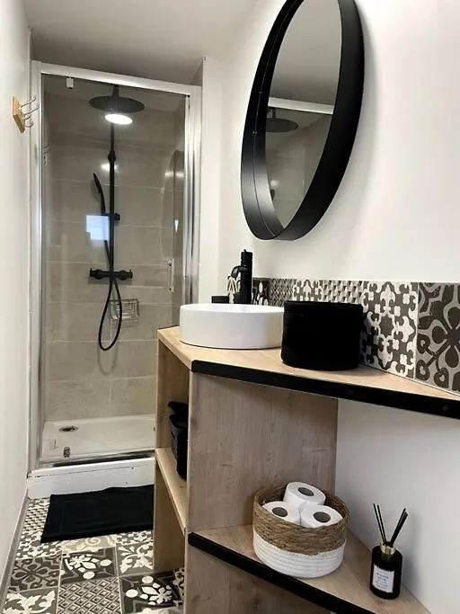 מולאן Bel Appartement Sur Cour Plein Centre Ville Et Parking דירה